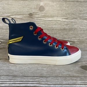 Women size 8 Captain Marvel High Top Sneakers  (big boy, Big Girl) Size 7